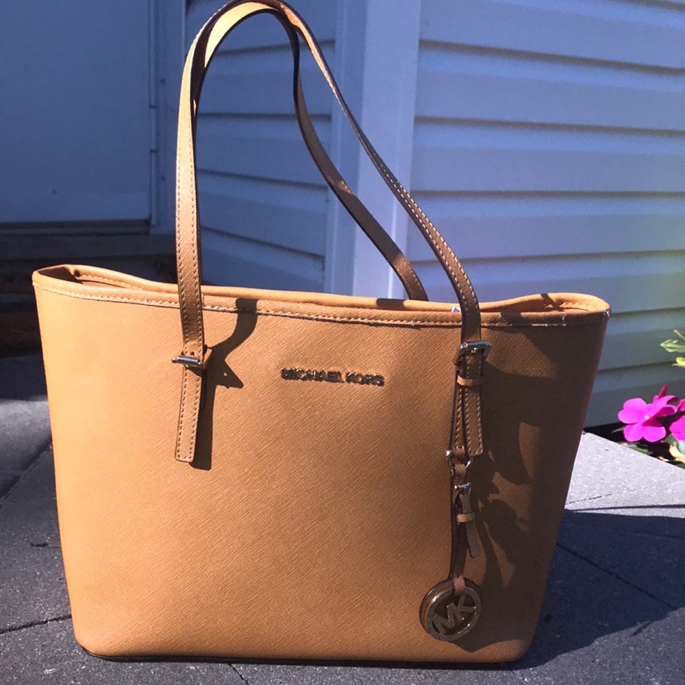 Michael Kors Jet Set Tote